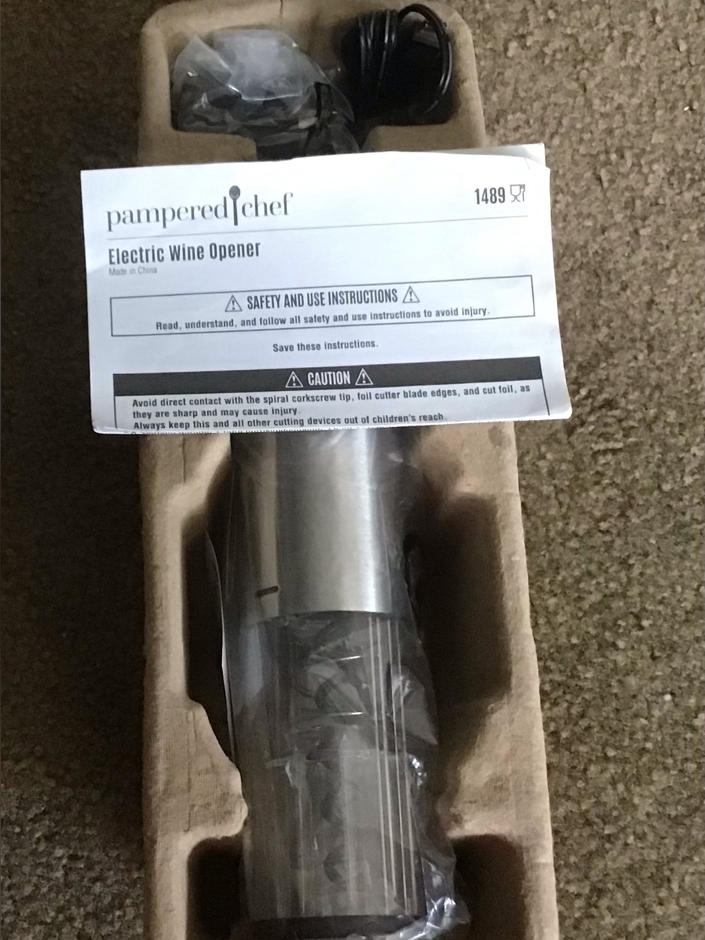 Pampered Chef Electric Wine Opener - Stainless Steel and Clear NEW